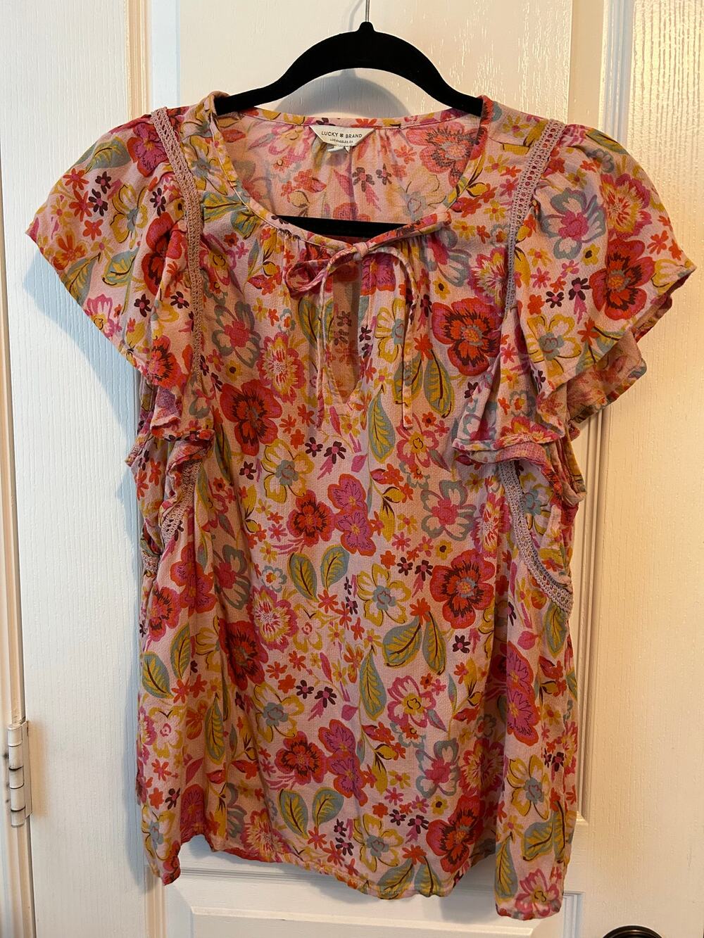 Lucky Brand Floral Ruffle Blouse Size L Tie Neck